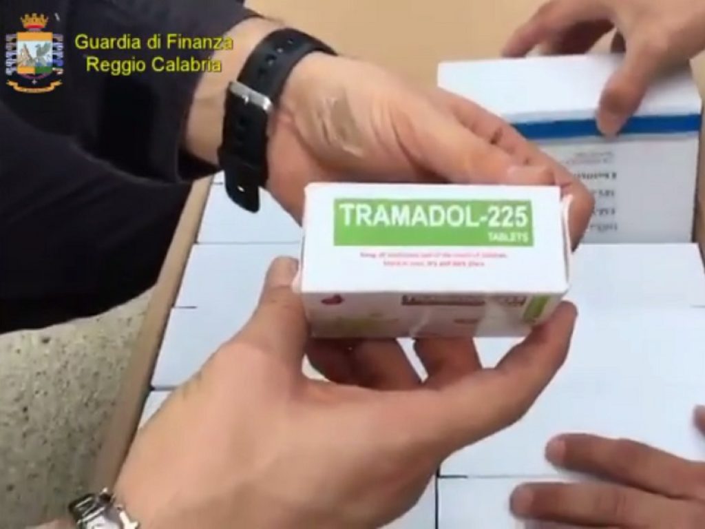 tramadolo droga del combattente isis attacchi terroristici sequestro guardia di finanza