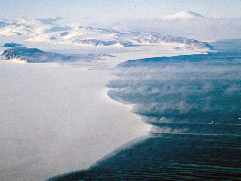 Pubblicata la nuova mappa dei fondali marini dell'Oceano Australe: il contributo italiano raccolto durante la campagna Antartica della nave OGS Explora nel 2017