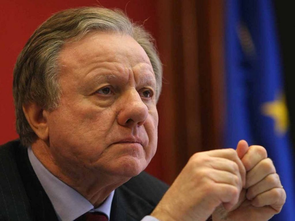 L'ex ministro dei Trasporti Altero Matteoli è morto in seguito alle gravi ferite riportate in un incidente stradale avvenuto oggi lungo la via Aurelia