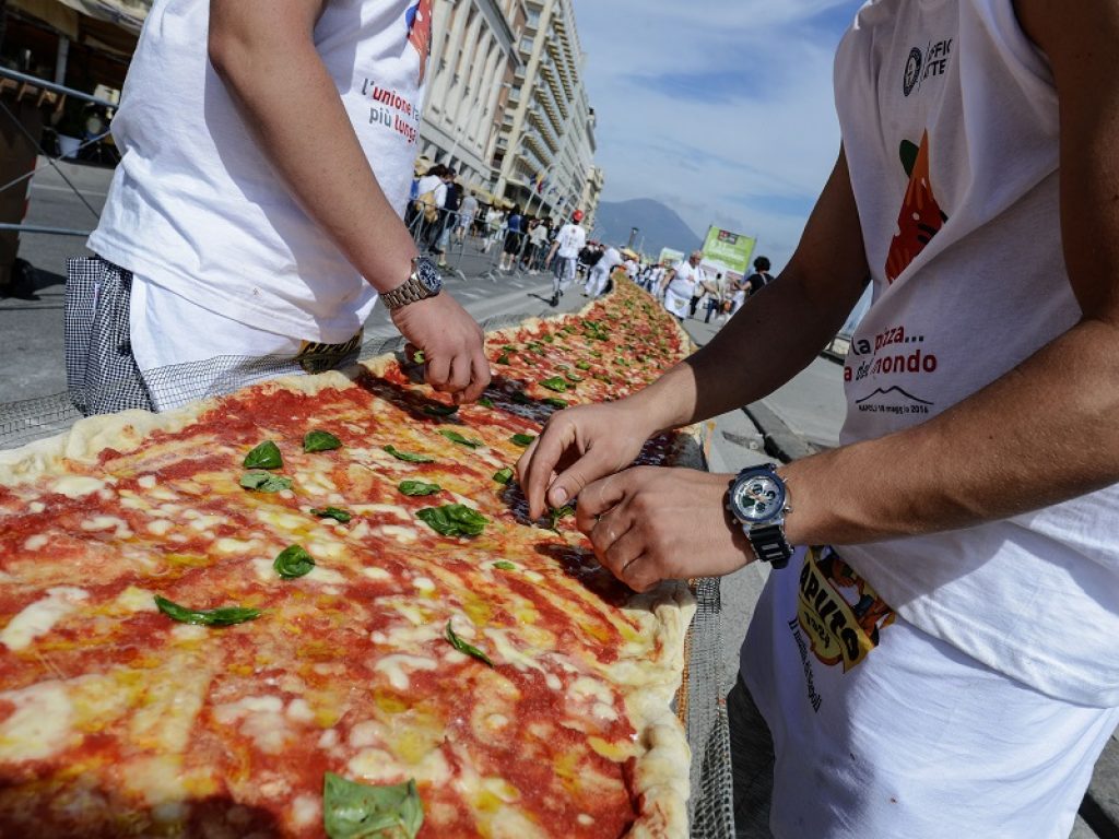 Compleanno amaro per la pizza Margherita che “festeggia” la sue 131 primavere con le vendite praticamente dimezzate a causa del Coronavirus