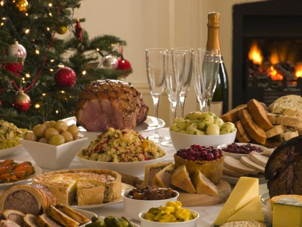 Abbuffate di Natale, gli integratori che aiutano a digerire durante e dopo le feste: enzimi naturali ed estratto di zenzero per un’azione rapida