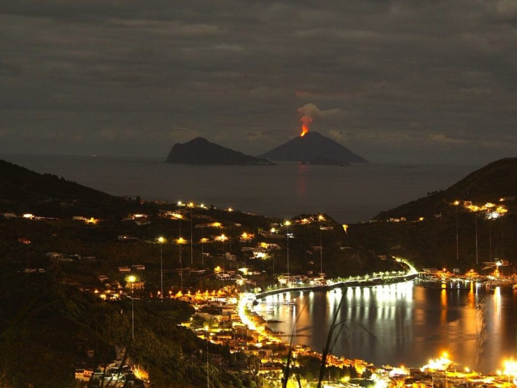 Aperti al pubblico fino al 6 ottobre i Centri Informativi INGV di Vulcano e Stromboli per conoscere il vulcanismo eoliano