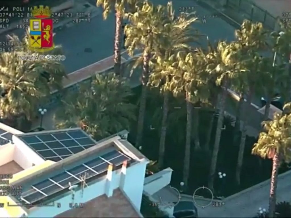 Matteo Messina Denaro è latitante dal 1993, anno in cui la mafia ha messo a segno gli attentati di Roma, Firenze e Milano