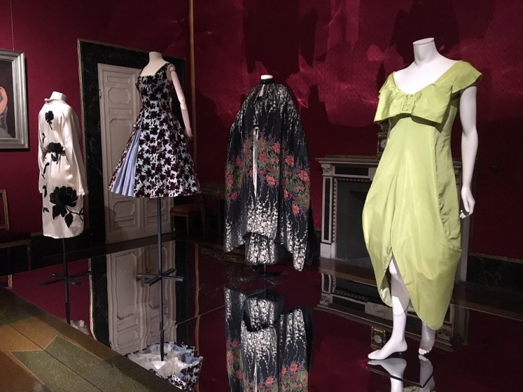 Il Museo della Moda e del Costume di Firenze da oggi ospita la mostra dal titolo “Tracce. Dialoghi ad arte”