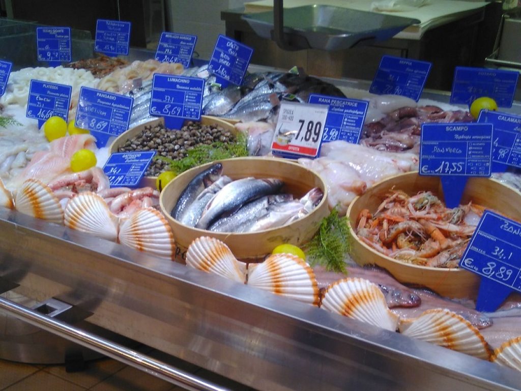 I benefici dei pesci piatti: Sogliole, Rombi, Platessa e Halibut sono tra i pesci più sani del mondo marino essendo ricchi di proteine, omega-3 e basso contenuto lipidico