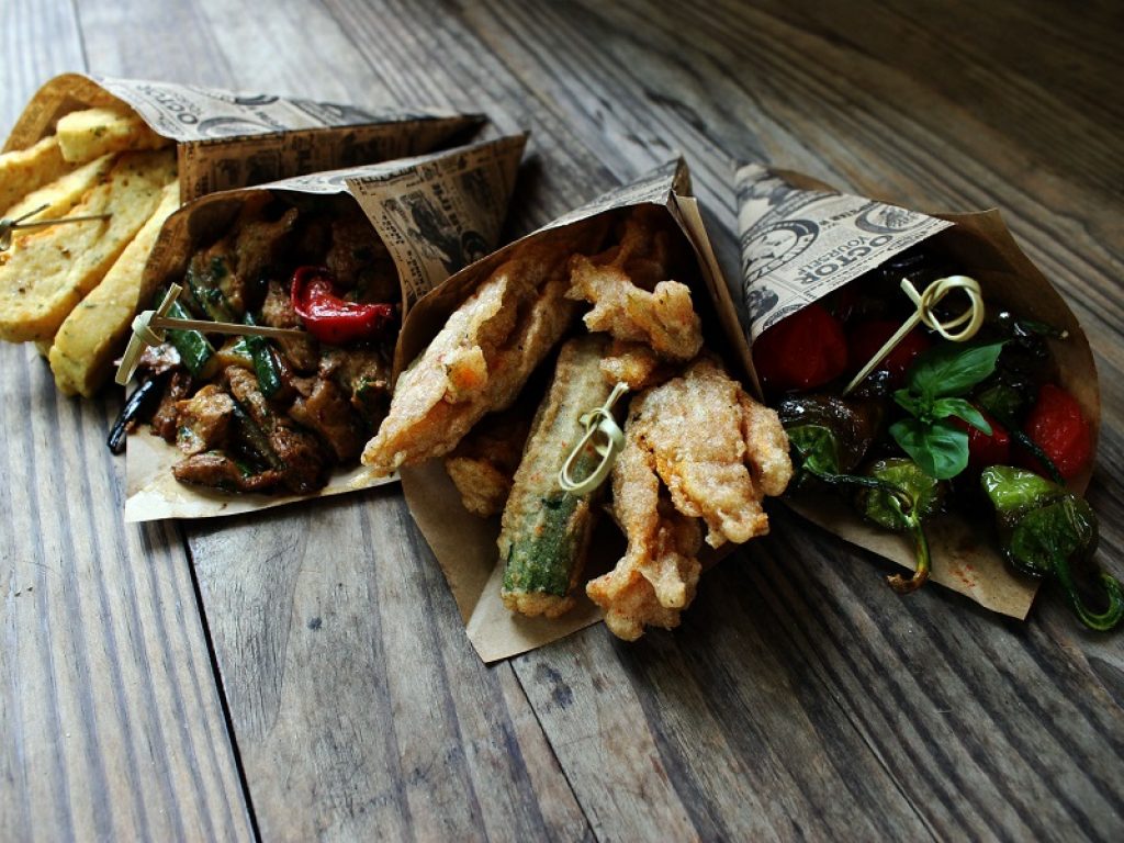Quasi sette italiani su dieci (69%) hanno scelto di consumare cibo di strada nell’estate 2019: la piadina batte il kebab secondo un'indagine Coldiretti