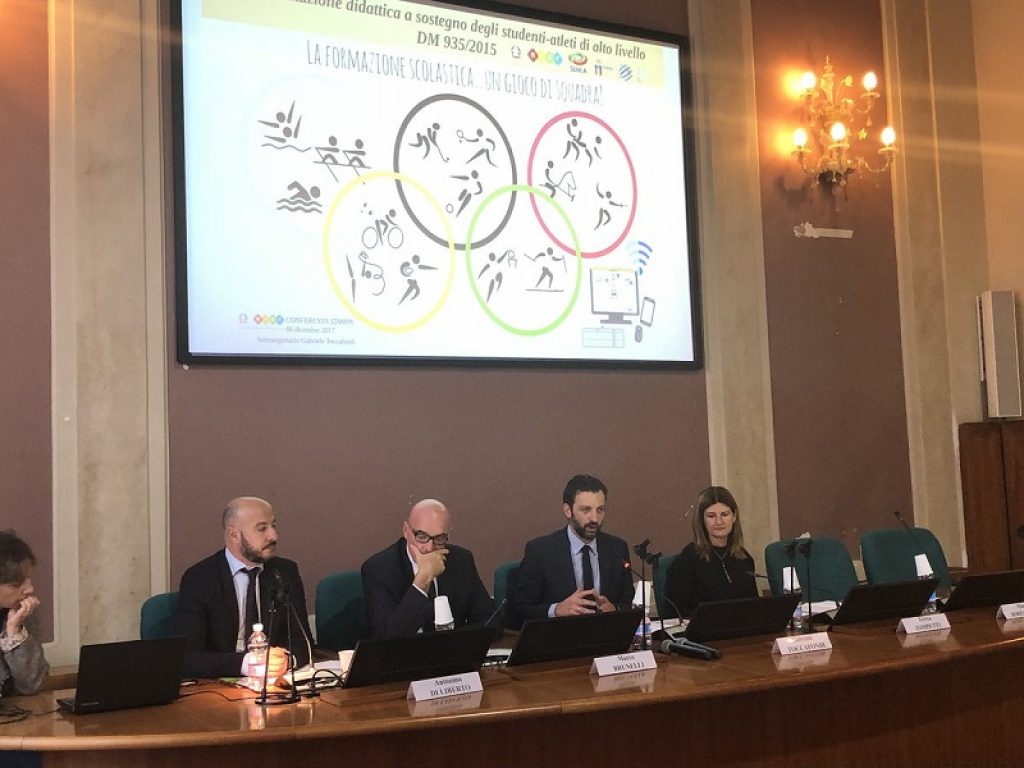 Tra le oltre 70 discipline sportive praticate da studentesse e studenti-atleti, le più presenti sono: calcio (22%), sport acquatici (14%), atletica e basket