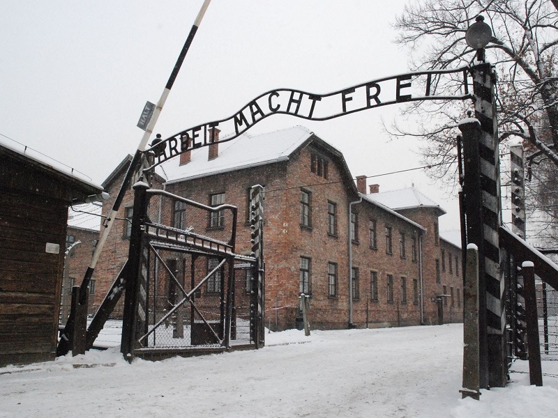 Shoah, l'istituto superiore "Europa" di Pomigliano d'Arco cerca fondi per un’app che mostra la realtà dei campi di sterminio a 360 gradi