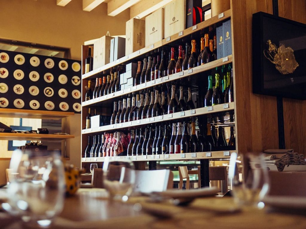 Pronto il nuovo decreto attuativo del Testo Unico del Vino che prevede nuove regole per le fascette delle bottiglie Doc e Docg