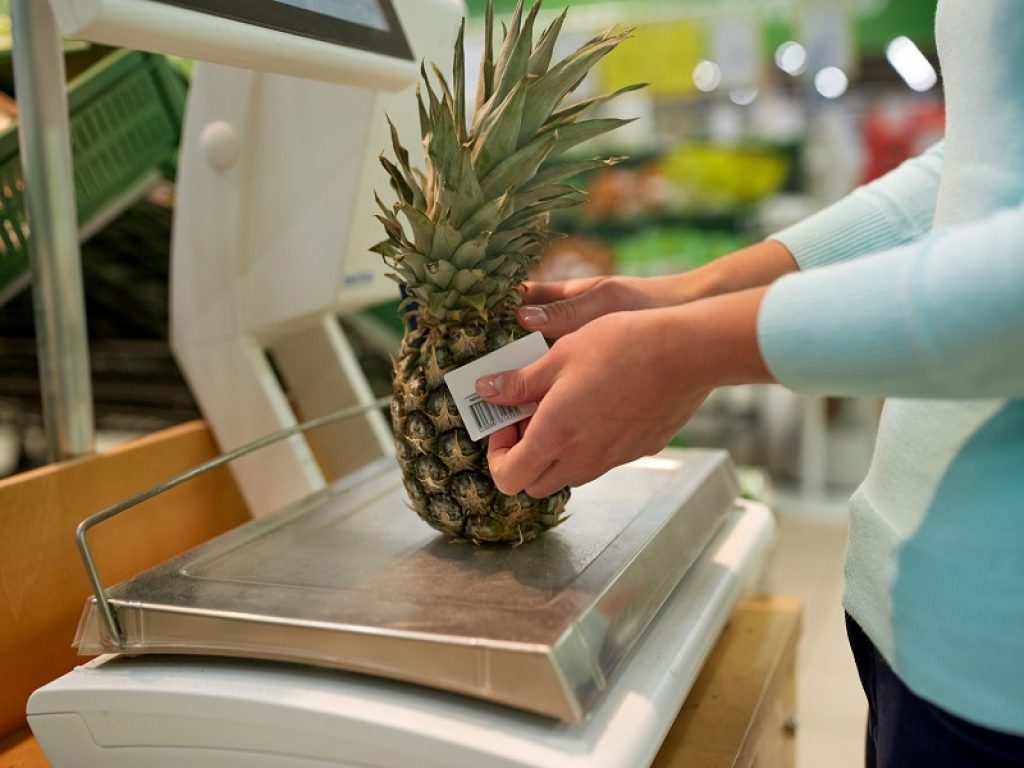 I Carabinieri del NAS hanno ispezionato 981 supermercati in tutta Italia: tracce di Covid nei carrelli della spesa, nei POS, nelle bilance e nei dispositivi salva-tempo