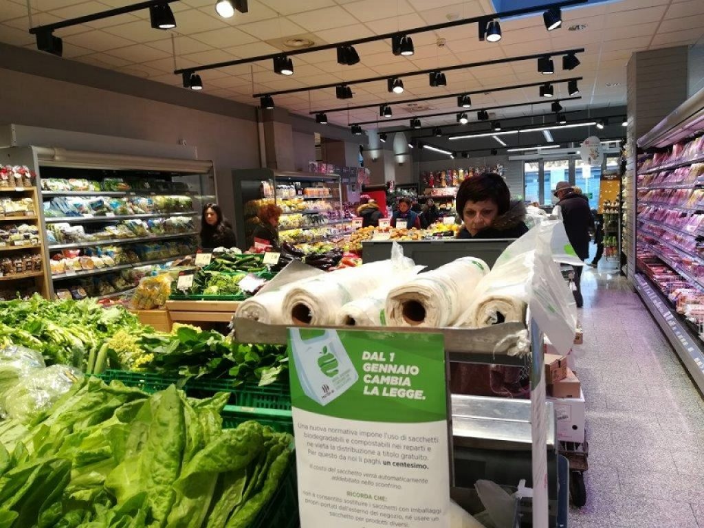 Dal 2022 svolta “green” per i supermercati italiani: dovranno favorire l'acquisto di prodotti ecologici e riciclabili. Sugli scaffali anche prodotti non testati su animali