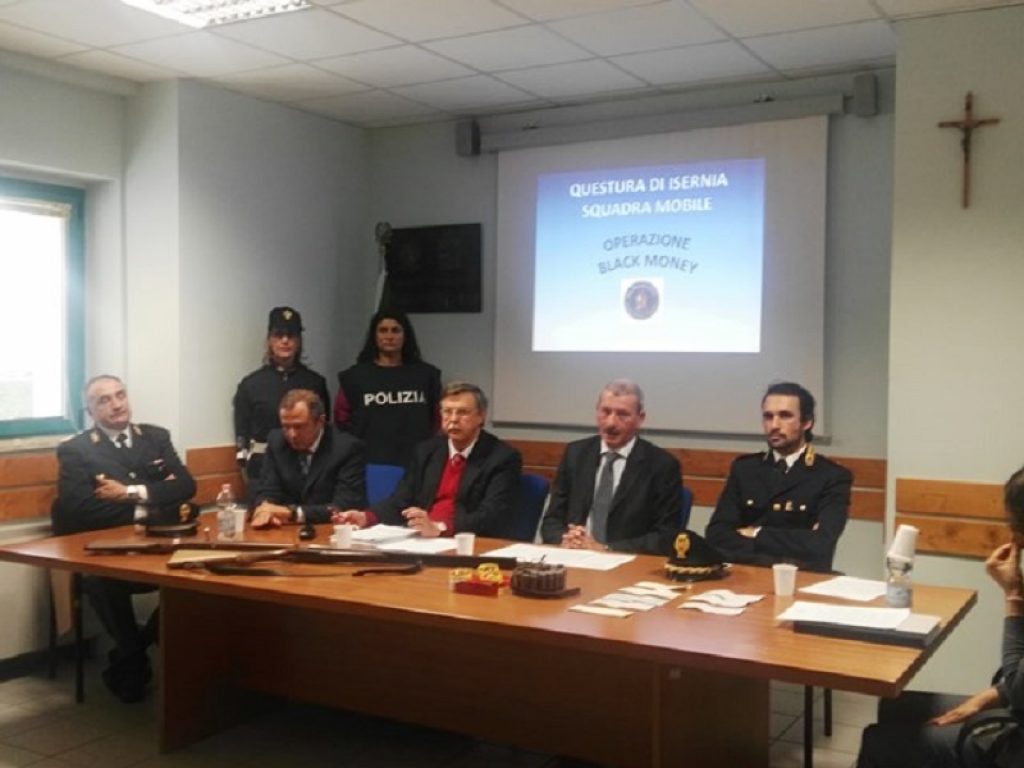 Una banda accusata di reati di usura, estorsione, rapina e spaccio di sostanze stupefacenti è stata fermata dalla Polizia a Isernia: 7 arresti