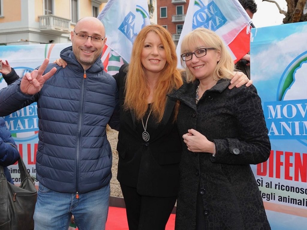 Michela Vittoria Brambilla con i due candidati alle elezioni regionali in Lombardia del Movimento animalista ospitati nelle liste di Forza Italia, Manuela Gigante e Simone Pavesi