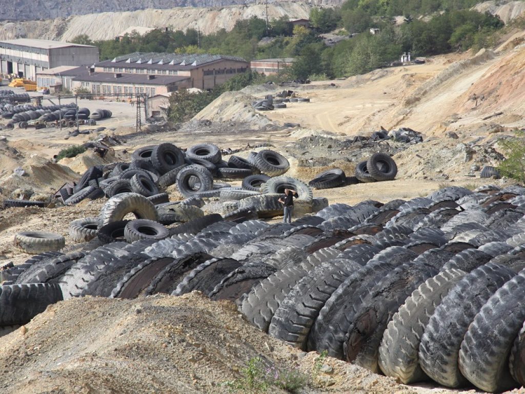 È italiano il primo robot che ricicla i mega-pneumatici di camion da miniera: si chiama MT-REX ed è stato realizzato da Salvadori, azienda insediata in Polo Meccatronica