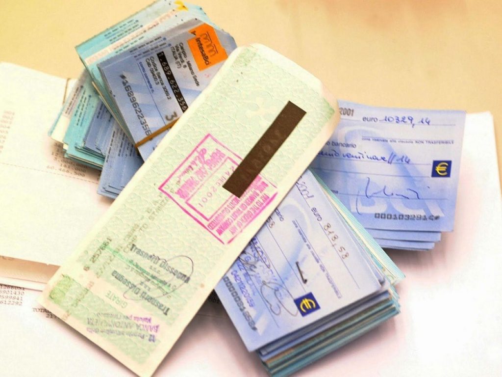 Il 31 dicembre 2018 scade il termine previsto dalla normativa antiriciclaggio per mettersi in regola ed estinguere i libretti al portatore ancora esistenti: la guida dell'Abi