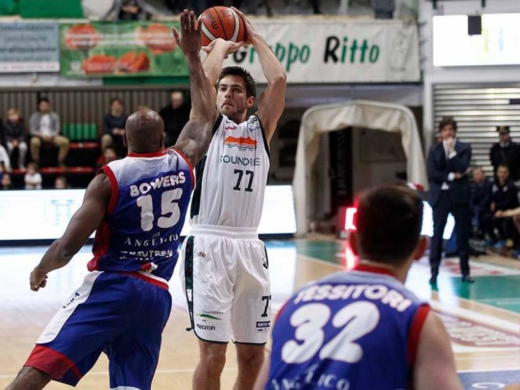 La vittoria con l'Eurotrend Biella ha riportato il sereno in casa della Soundreef Mens Sana ma per evitare i playout serve un colpo tra Cagliari e Latina