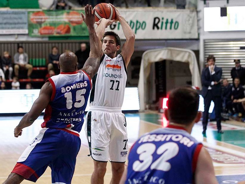 La vittoria con l'Eurotrend Biella ha riportato il sereno in casa della Soundreef Mens Sana ma per evitare i playout serve un colpo tra Cagliari e Latina