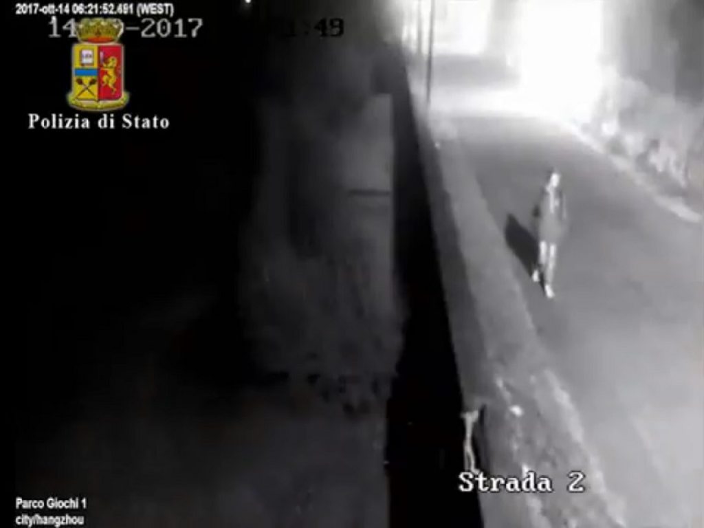 La Polizia ha arrestato a Firenze un 21enne presunto autore dell'aggressione a una giovane di 17 anni avvenuta lo scorso 14 ottobre nel parco dell'Ambrogiana a Montelupo Fiorentino