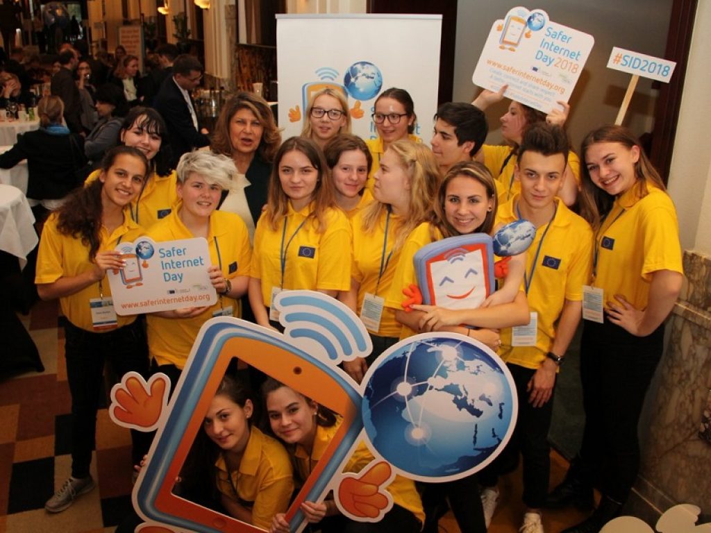 Il 6 Febbraio torna il Safer Internet Day, la Giornata mondiale per la sicurezza in Rete istituita e promossa dalla Commissione Europea. Tutte le iniziative in Italia a partire da Un Nodo Blu contro il bullismo