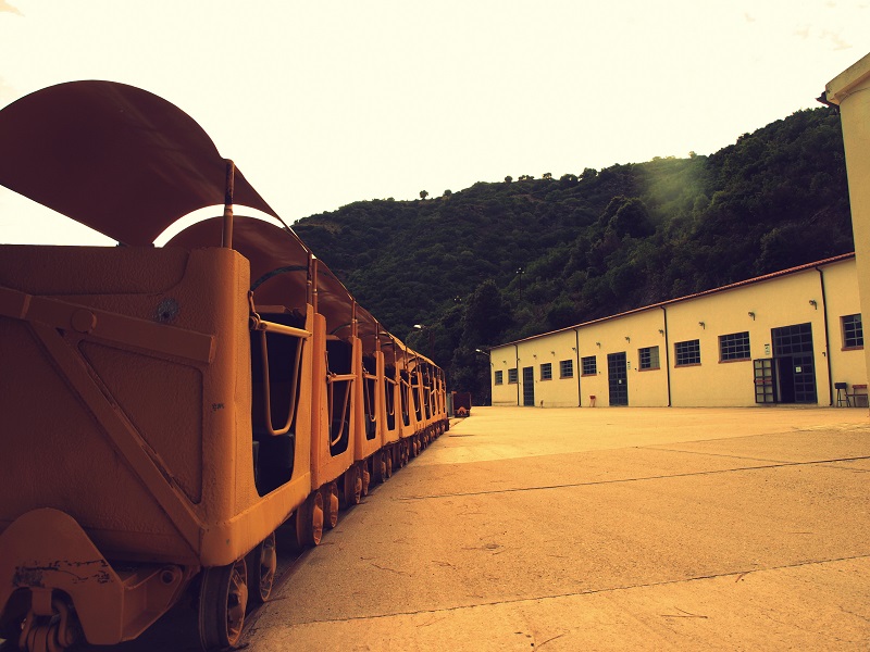 Il Ministero dell’Istruzione sosterrà la candidatura della Regione Sardegna a ospitare un Centro europeo per un Osservatorio delle onde gravitazionali nella miniera di Sos Enattos a Lula