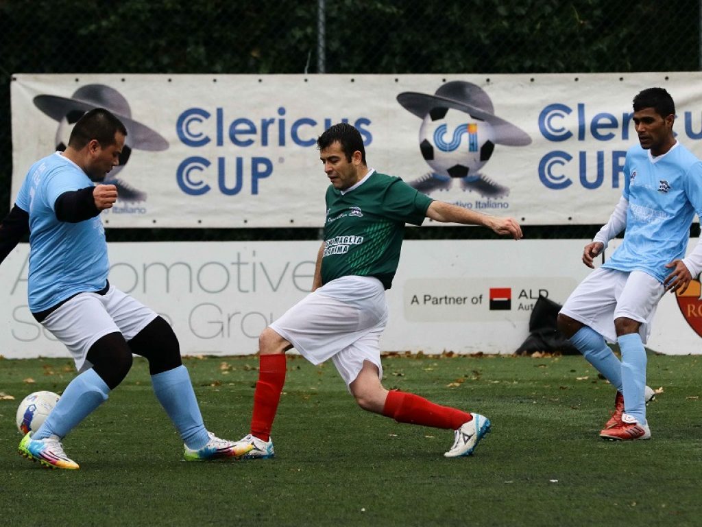 All’ombra del Cupolone, tornano in campo i sacerdoti e i seminaristi della 12ª Clericus Cup. Oggi e domani sfide decisive per l'accesso ai quarti di finale