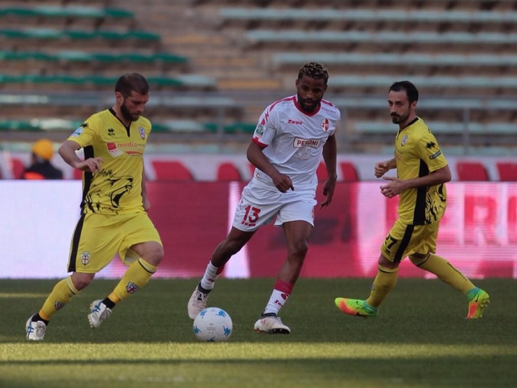 Serie B, i pronostici sicuri del posticipo di oggi, lunedì 19 marzo, Carpi-Pro Vercelli: in singola da provare lo 0-0 risultato esatto primo tempo. In multipla paga bene l'Under 2.5 a 1,55