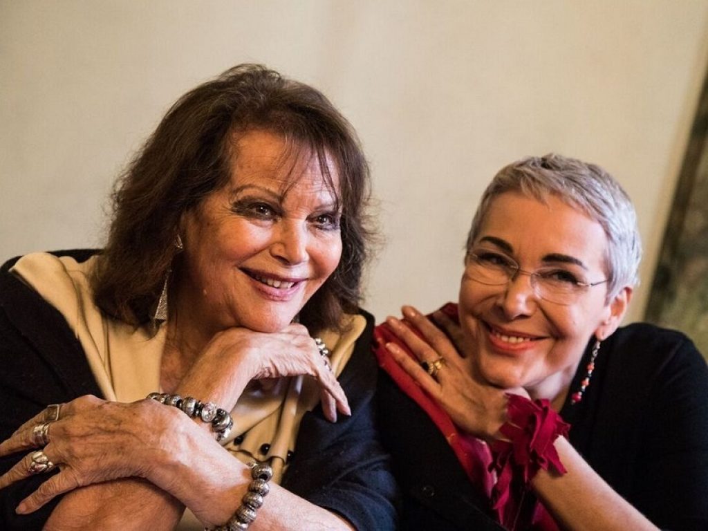 Al Teatro Augusteo di Napoli, da venerdì 6 fino a domenica 15 aprile 2018, Claudia Cardinale e Ottavia Fusco saranno in scena con lo spettacolo "La strana coppia" per la regia di di Pasquale Squitieri