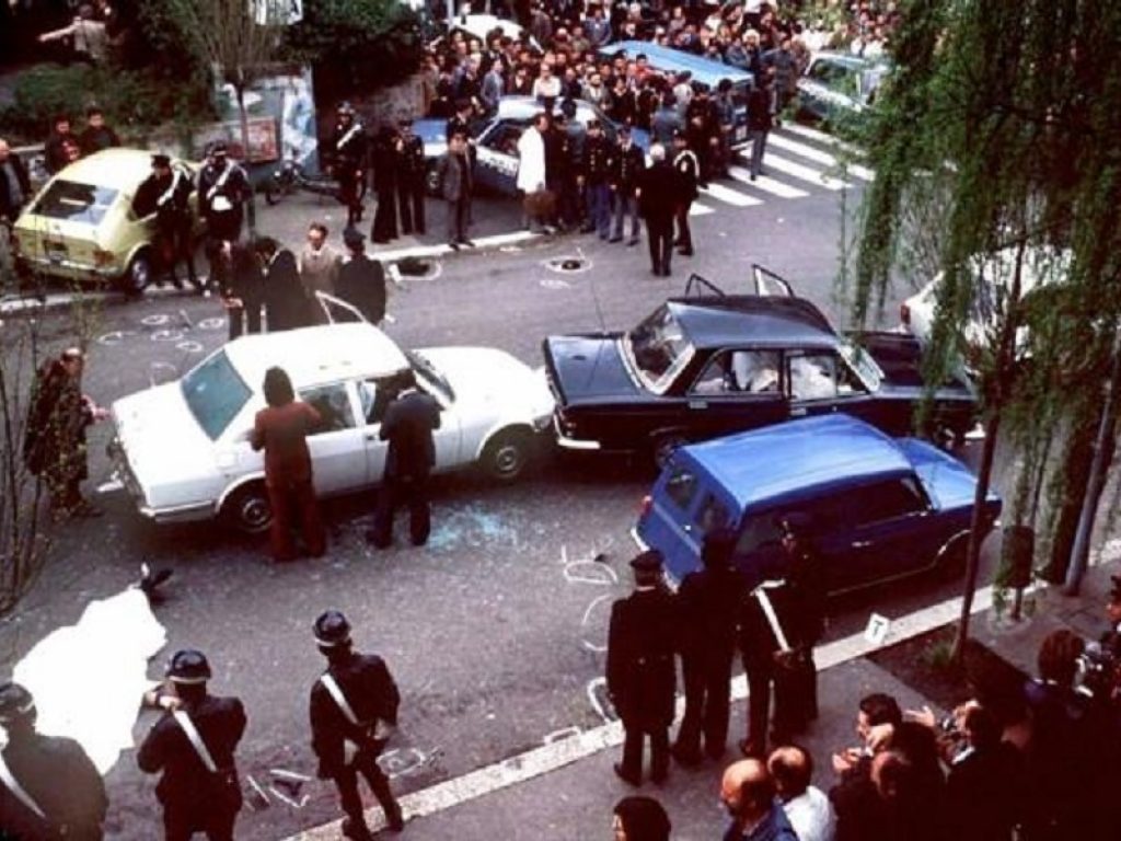 Accadde oggi: 43 anni fa la strage di via Fani. Aldo Moro, presidente della Democrazia Cristiana, fu rapito e la sua scorta freddata per mano delle Brigate Rosse