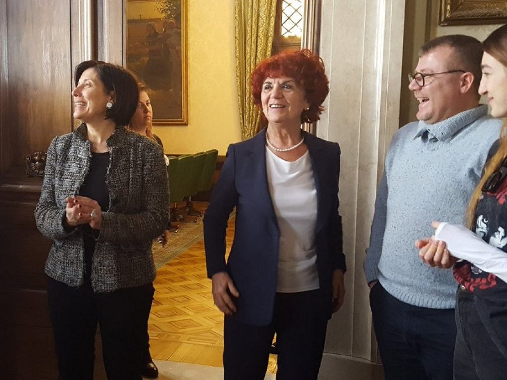 La professoressa Lorella Carimali, docente di matematica al Liceo Scientifico Statale “Vittorio Veneto” di Milano è l'unica italiana tra i 50 finalisti del Global Teacher Prize. Oggi l'incontro con la Ministra Fedeli
