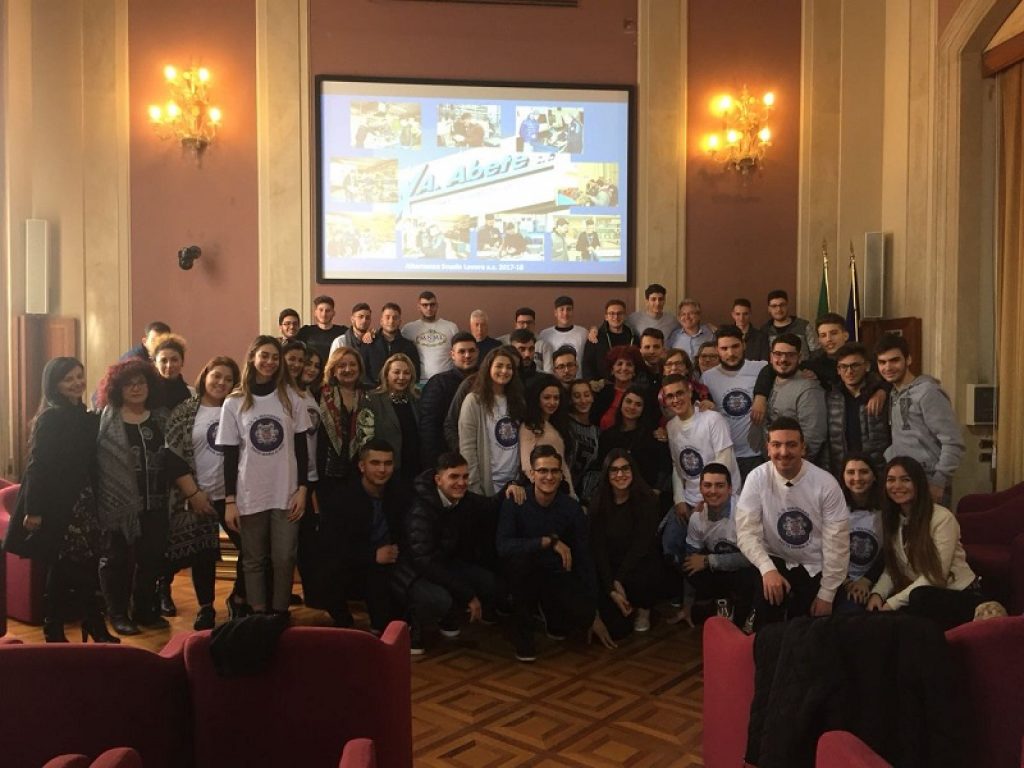 La professoressa Franca Di Blasio, ferita da una coltellata di un suo alunno, ha rivisto al MIUR i suoi studenti della classe quarta A, indirizzo Meccanica e Meccatronica, dell’Istituto Majorana di Santa Maria a Vico