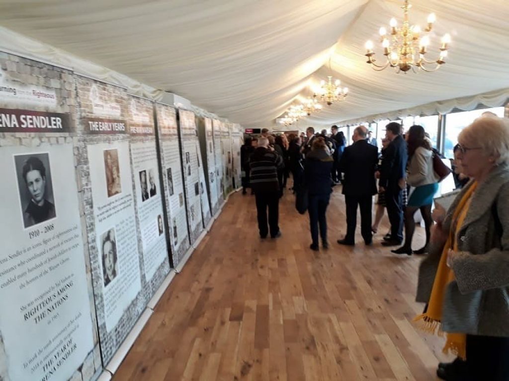 Giornata dei Giusti dell'Umanità: la Ministra dell'Istruzione Fedeli firma un decreto e un protocollo con Gariwo per iniziative nelle scuole il 6 marzo di ogni anno