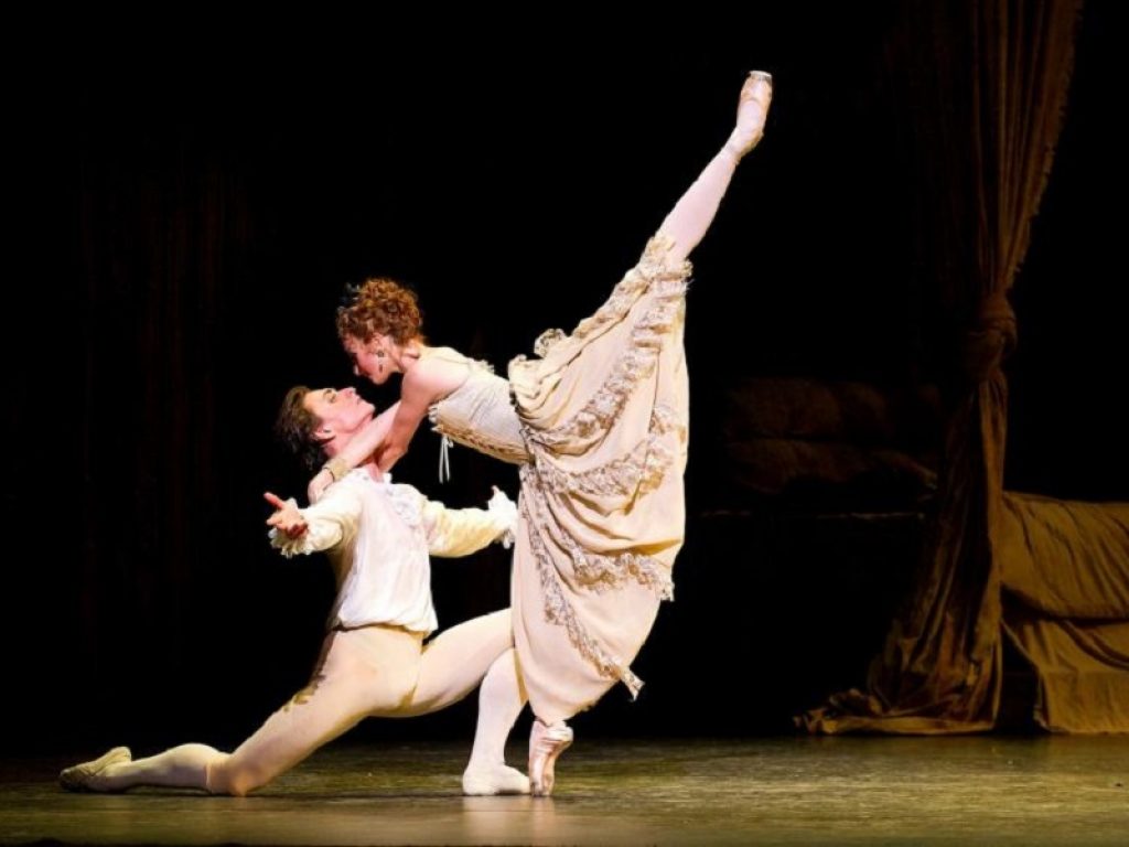 Manon della Royal Opera House arriva al cinema. Il 3 Maggio in diretta via satellite nei cinema italiani l'intenso racconto di Kenneth MacMillan sul tragico amore fra Manon e Des Grieux.