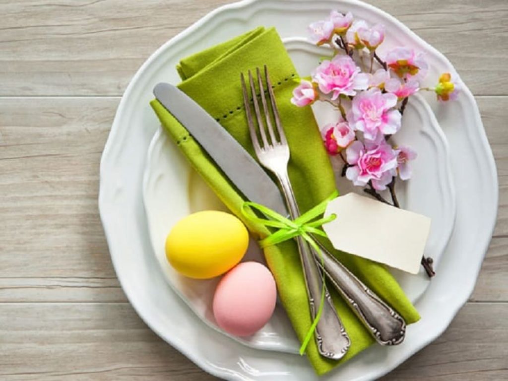 Carne, salumi e uova al top delle vendite per Pasqua: in calo, secondo le stime del Codacons, gli acquisti di colombe. Gli italiani preferiscono i dolci fatti in casa