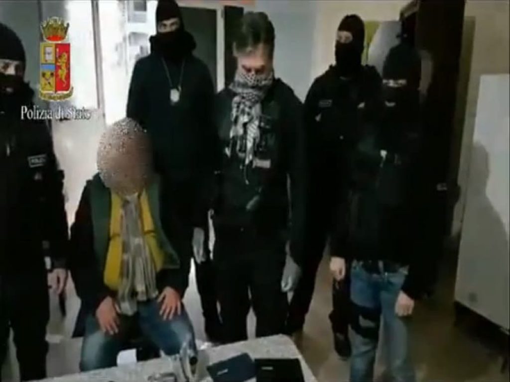 Operazione “Mosaico” contro il terrorismo internazionale: arrestati dalla Digos di Roma e Latina 5 uomini riconducibili alla rete di Anis Amri, l'autore dell'attentato al mercatino di Natale a Berlino.