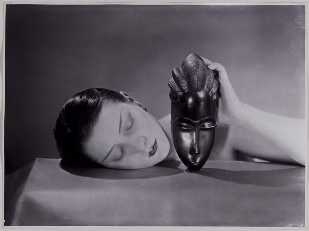 Oltre cento immagini fotografiche di Man Ray, in mostra alla Galleria d’Arte Moderna e Contemporanea di San Gimignano, dall’8 aprile al 7 ottobre 2018. Le info utili