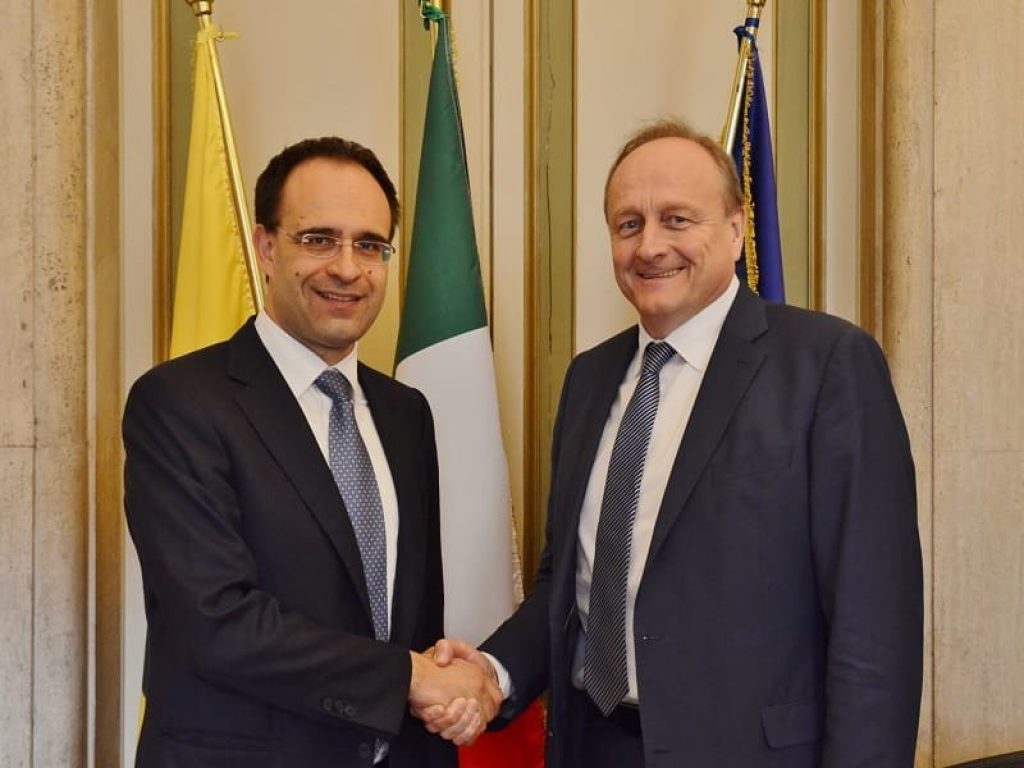 Occorre evitare che gli agricoltori paghino il conto della Brexit poiché in questo momento critico, indebolire il settore agricolo significherebbe minare le solide fondamenta dell’UE. È quanto emerso dal vertice di Roma fra DBV e Coldiretti