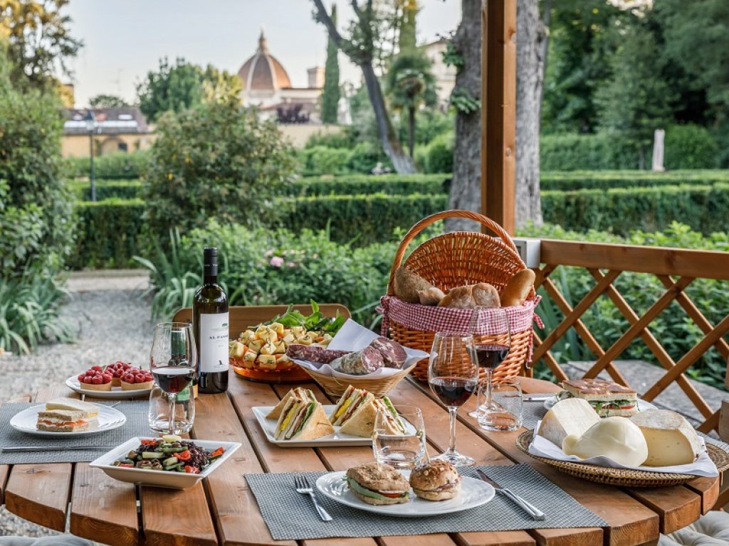 Per la giornata del primo maggio il picnic è d’autore e gli esperti propongono un menù decisamente più gourmet. Per un perfetto pranzo all’aria aperta sono le verdure gli ingredienti ideali