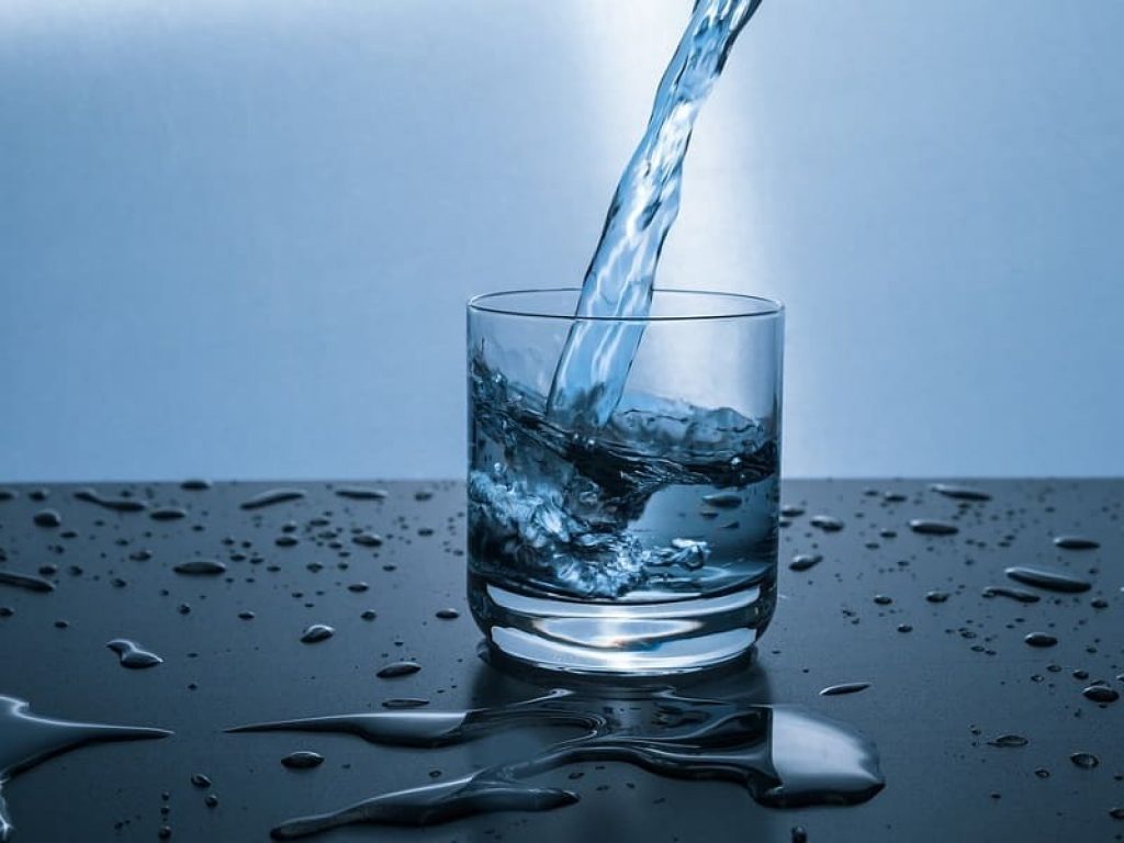 Acqua e rifiuti guidano la classifica dei rincari negli ultimi 10 anni secondo un'indagine del Codacons relativa ai prezzi degli ultimi 10 anni