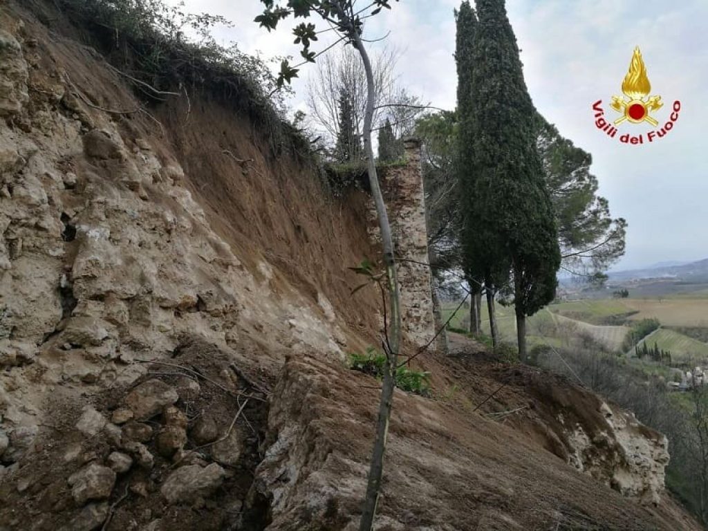 Dopo il crollo di un tratto delle mura medievali di San Gimignano, in provincia di Siena, i vertici del Mibact si sono prontamente attivati per verificare l'entità dei danni ed elaborare un progetto di recupero e restauro