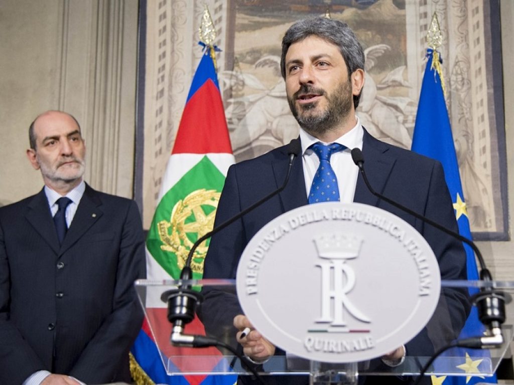 Consultazioni al Quirinale, mandato esplorativo al presidente della Camera Roberto Fico: riferirà a Mattarella entro martedì