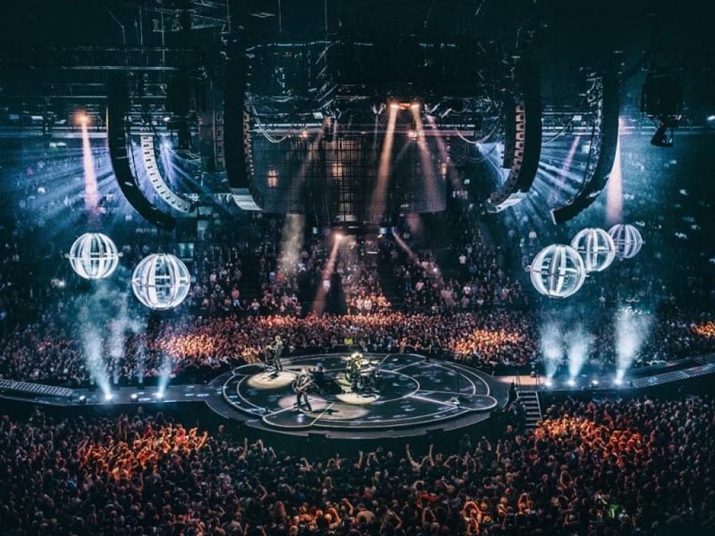 Il 12 e 13 luglio nelle multisale del circuito UCI Muse: Drones World Tour, il film concerto diretto da Tom Kirk e Jan Willem Schram, con effetti speciali