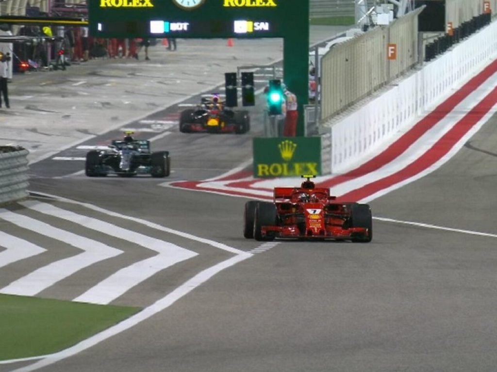 Prima fila tutta Ferrari in Bahrain, dove Sebastian Vettel ha conquistato la pole position davanti al compagno di squadra Kimi Raikkonen