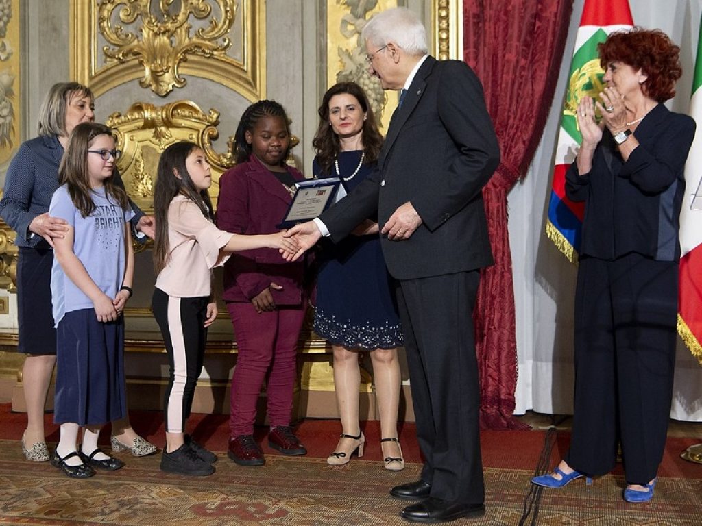 Sono state premiate al Quirinale le scuole vincitrici del concorso nazionale “1° Gennaio 1948, da sudditi a cittadini: sovranità popolare, partecipazione, solidarietà”.