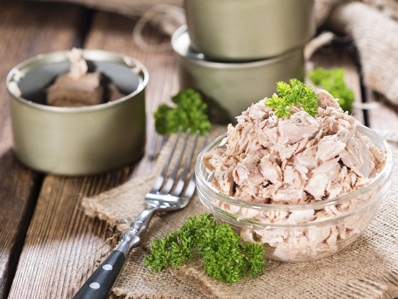 Pesce in scatola amato dagli italiani: nel 2019 giro d'affari di 1,32 miliardi di euro. Protagonista della spesa durante il lockdown e ora anche dell'estate