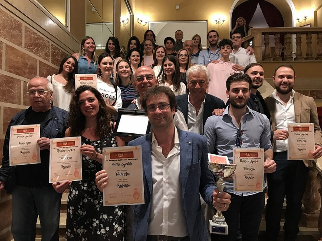 Il Teatro Club Gino Roma 1972 di Torre del Greco, con lo spettacolo Rugantino, si aggiudica il premio più ambito dai vincitori della IX Edizione della Rassegna di Teatro Amatoriale del Teatro Augusteo