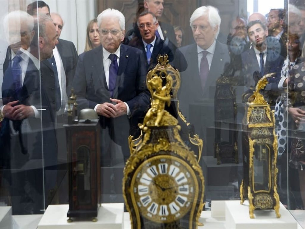 Il Presidente Sergio Mattarella all'inaugurazione della mostra “Segnare le ore. Gli orologi del Quirinale”, illustrata dal curatore Marco Lattanzi