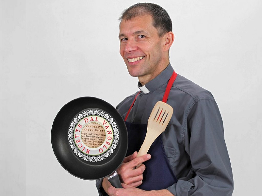 Ricette utili per il corpo, ma anche per la mente. Sono quelle che propone sui suoi canali social don Pierluigi Plata, originario di Iseo nel Bresciano, ora cappellano militare a Roma, e nuova star del web con le sue Ricette dal Vangelo.