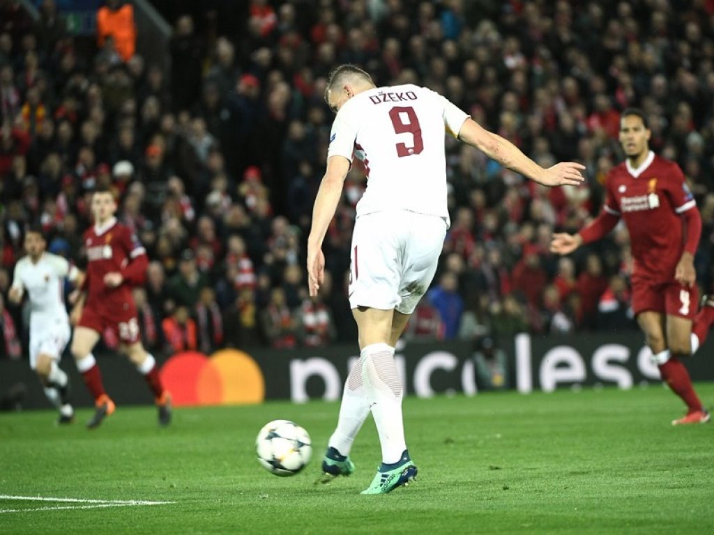 La macchina della sicurezza si mette in moto per la semifinale di ritorno di Champions League Roma-Liverpool: divieto di vendita di alcolici in contenitori di vetro da oggi fino alle 7 del 3 Maggio nel centro storico e nell'area dell'Olimpico