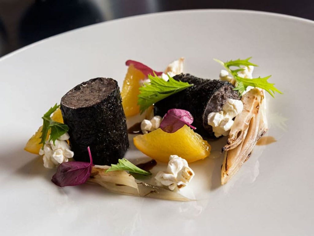 Linguine al tofu, millefoglie di verdure, involtini di cruditè e sushi vegetariani: il menù delle Millenial è all’insegna della sperimentazione negli abbinamenti e nei sapori, ma con al centro ingredienti provenienti dall’orto, in primis le verdure.