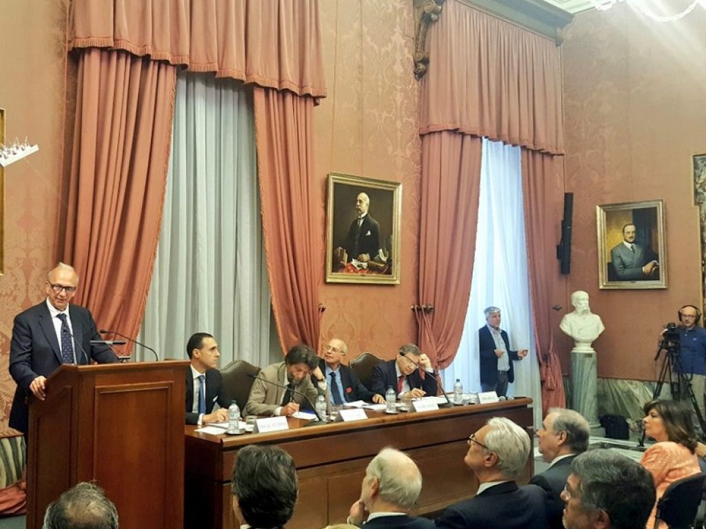 Il Ministro dell'Istruzione Bussetti alle celebrazioni per il bicentenario della nascita di Francesco De Sanctis, primo Ministro della Pubblica Istruzione: “È ancora punto di riferimento per chi si occupa delle nuove generazioni”